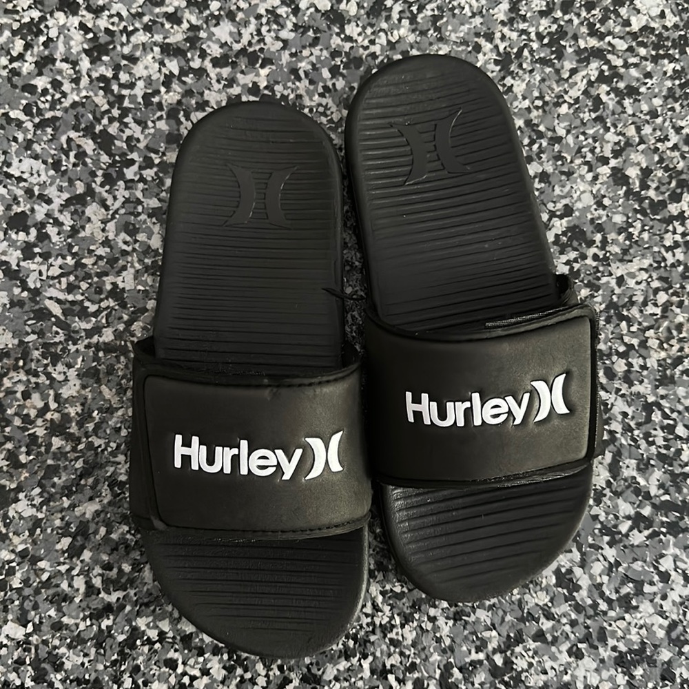 Size 3 boys Hurley slides